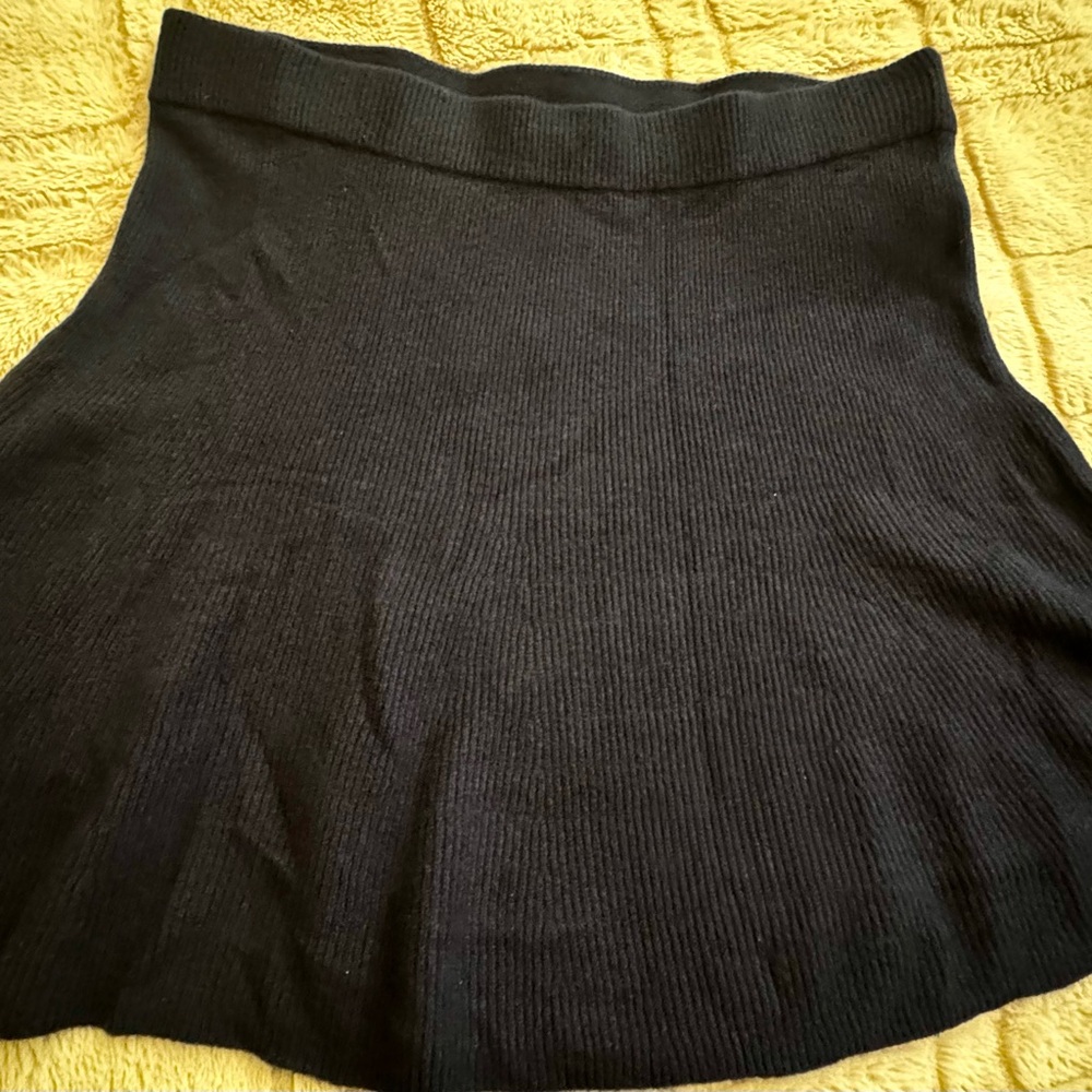 GAP CashSoft Mini Ribbed Knit Flared Skirt in Navy (size Large)